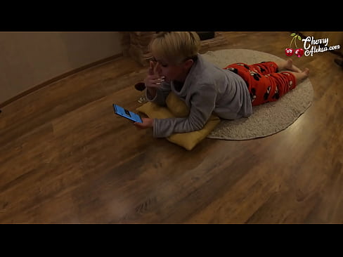 ❤️ Luda plavuša sisa ogroman kurac sisa i poskakuje na njemu - analni seks Tvrdi porno kod nas ☑